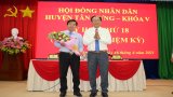 Ông Huỳnh Thanh Hiền được bầu giữ chức vụ Chủ tịch UBND huyện Tân Hưng