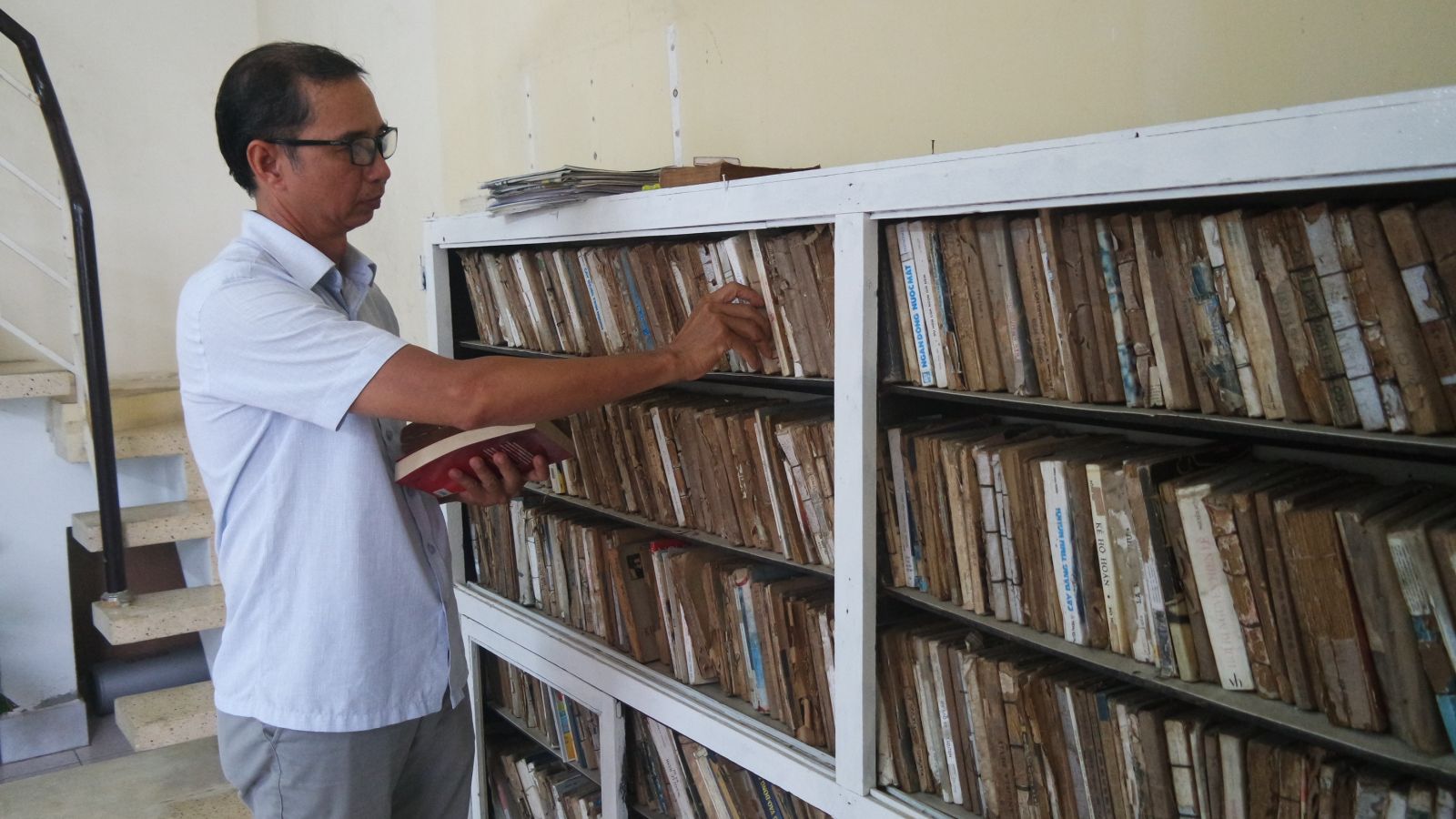 Anh Hồ Nhuận Đăng Sơn có một “gia tài”sách với gần 800 quyển cả mới lẫn cũ