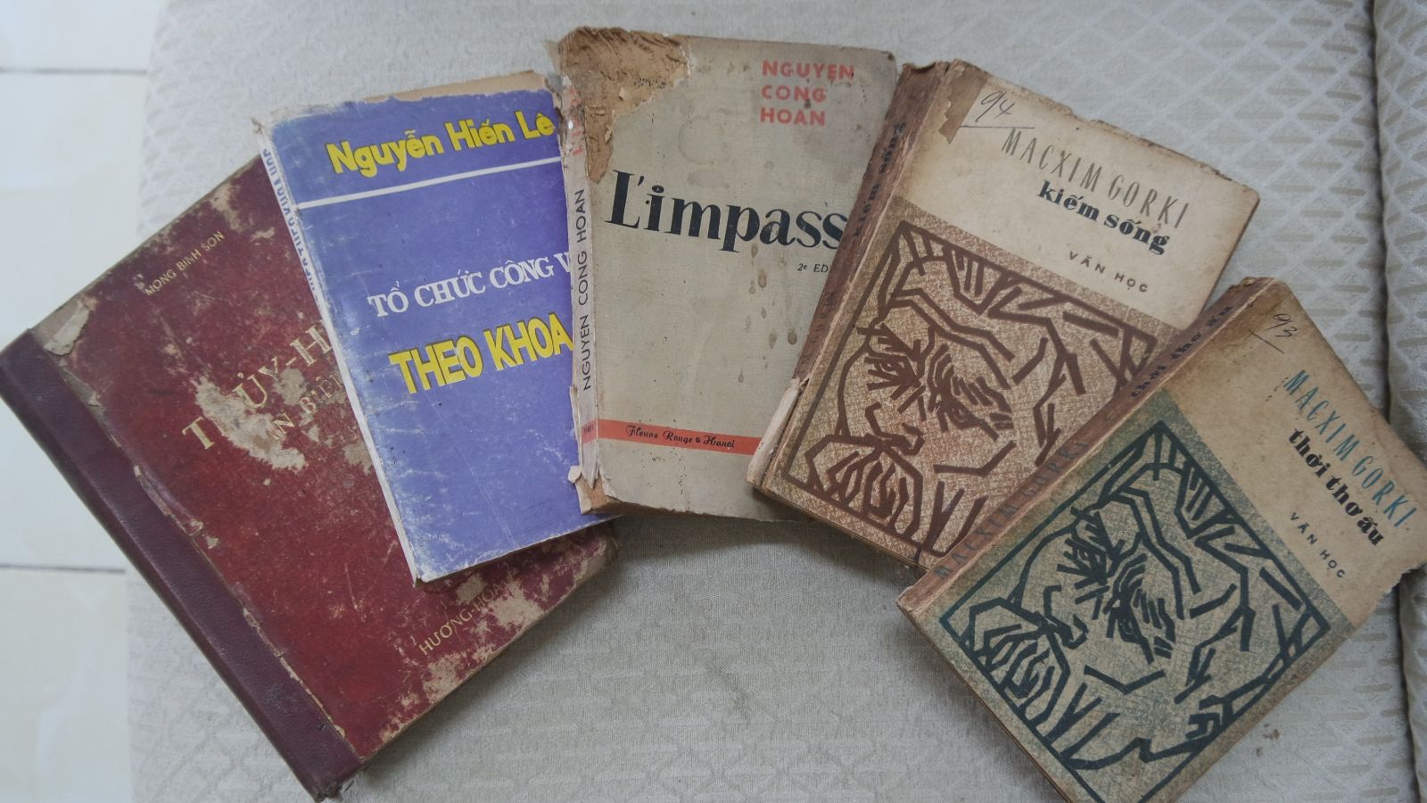 “Gia tài” sách cũ được lưu giữ từ rất lâu của anh Sơn 