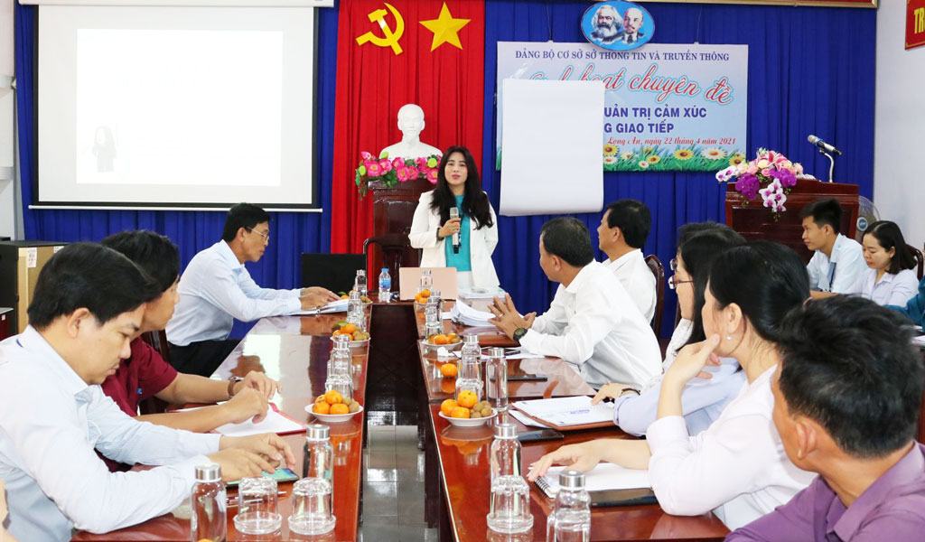 Kỹ năng quản trị cảm xúc trong giao tiếp Kỹ năng quản trị cảm xúc trong giao tiếp