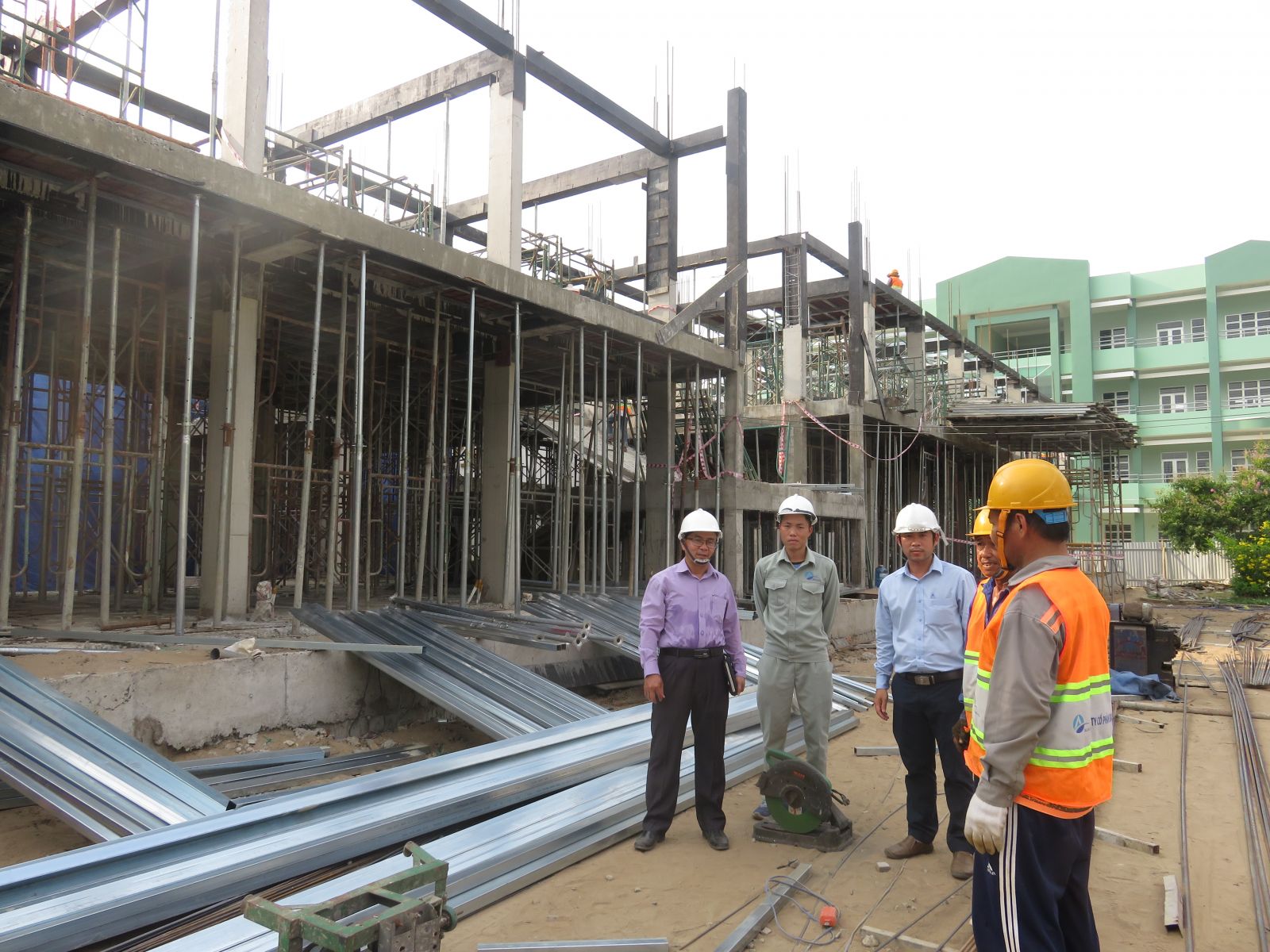 Long An Vocational College's Administrative Block Project (phase 2) has good construction progress and disbursement in the first quarter