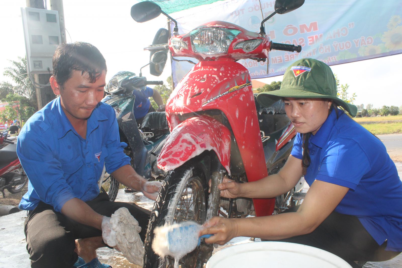 Tuổi trẻ Phước Tuy thực hiện mô hình Cha mẹ sạch xe con ấm lòng, nhằm gây quỹ giúp đỡ trẻ em có hoàn cảnh đặc biệt khó khăn