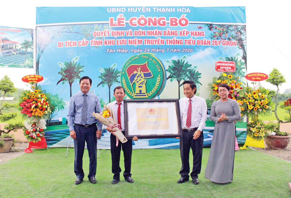 Lễ công bố quyết định và đón nhận bằng xếp hạng Di tích cấp tỉnh Khu lưu niệm truyền thống Tiểu đoàn 261 Giron . Ảnh: Ngọc Mận
