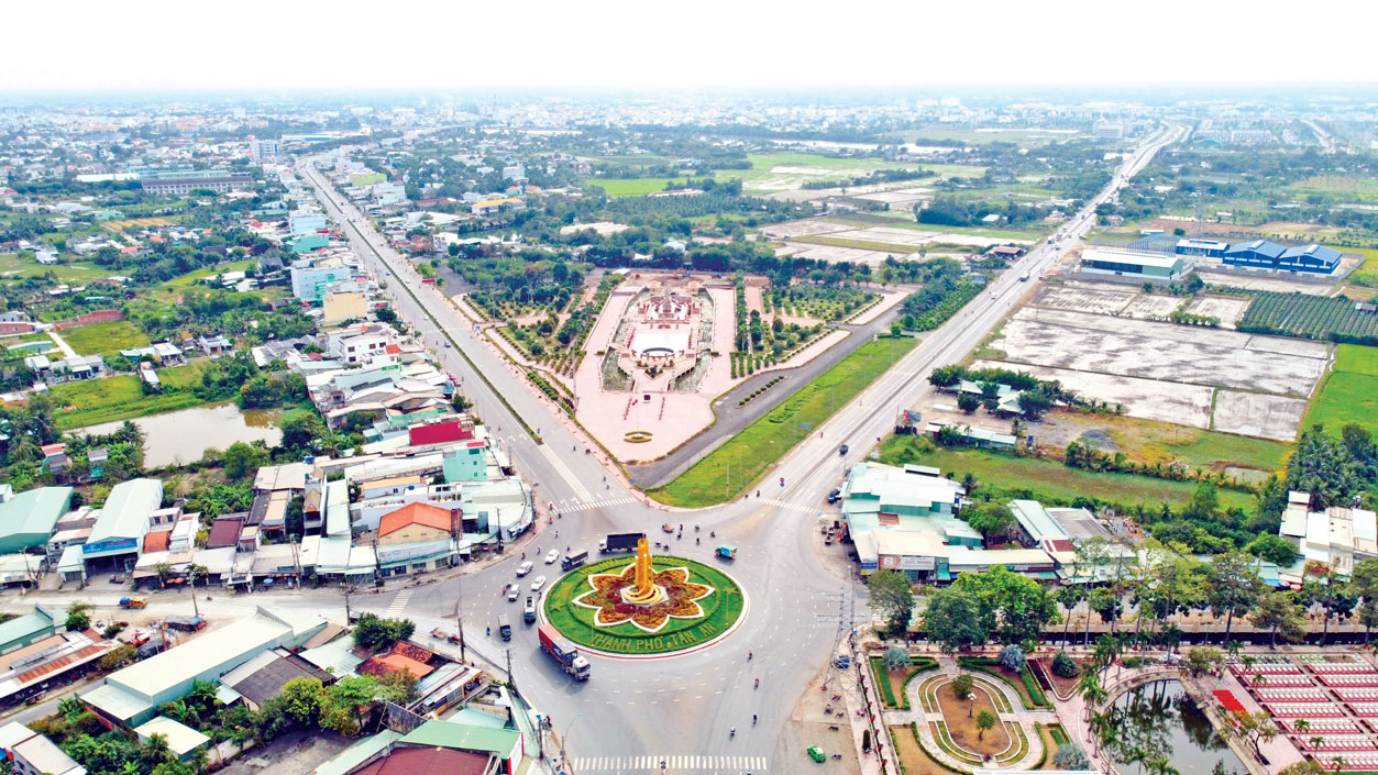 Phát huy truyền thống “Trung dũng kiên cường, toàn dân đánh giặc” cùng khí thế hào hùng mùa Thu lịch sử ngày ấy, Đảng bộ, chính quyền,  quân và dân trong tỉnh luôn thi đua, cống hiến trên các lĩnh vực KT-XH, hướng tới mục tiêu xây dựng tỉnh Long An phát triển nhanh và bền vững.