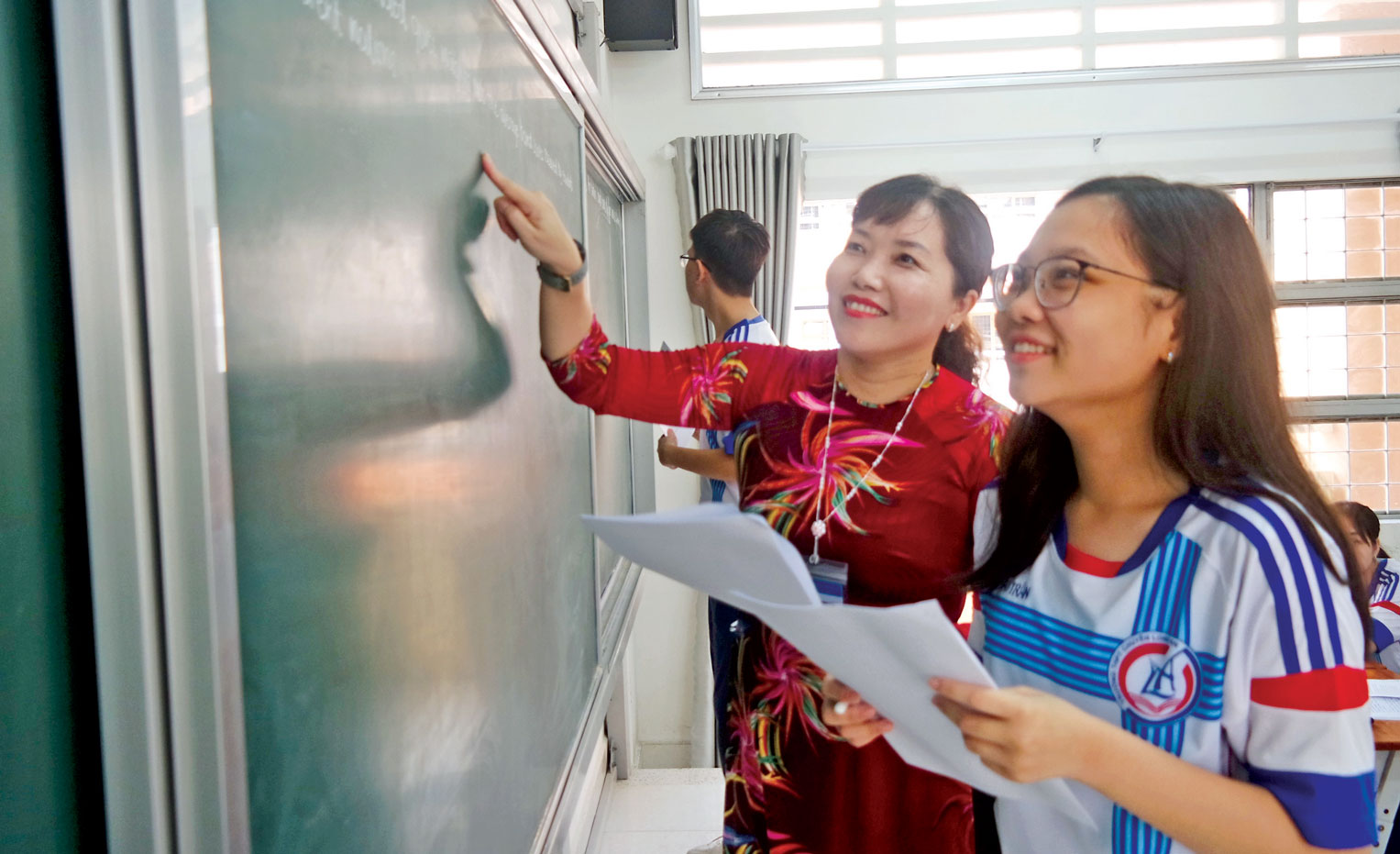 Trong  công tác chuyên môn, cô Lê Thị Tường Vân luôn nỗ lực tự học, tự rèn luyện nâng cao kiến thức, chuyên môn, nghiệp vụ để phục vụ công tác dạy học thật hiệu quả