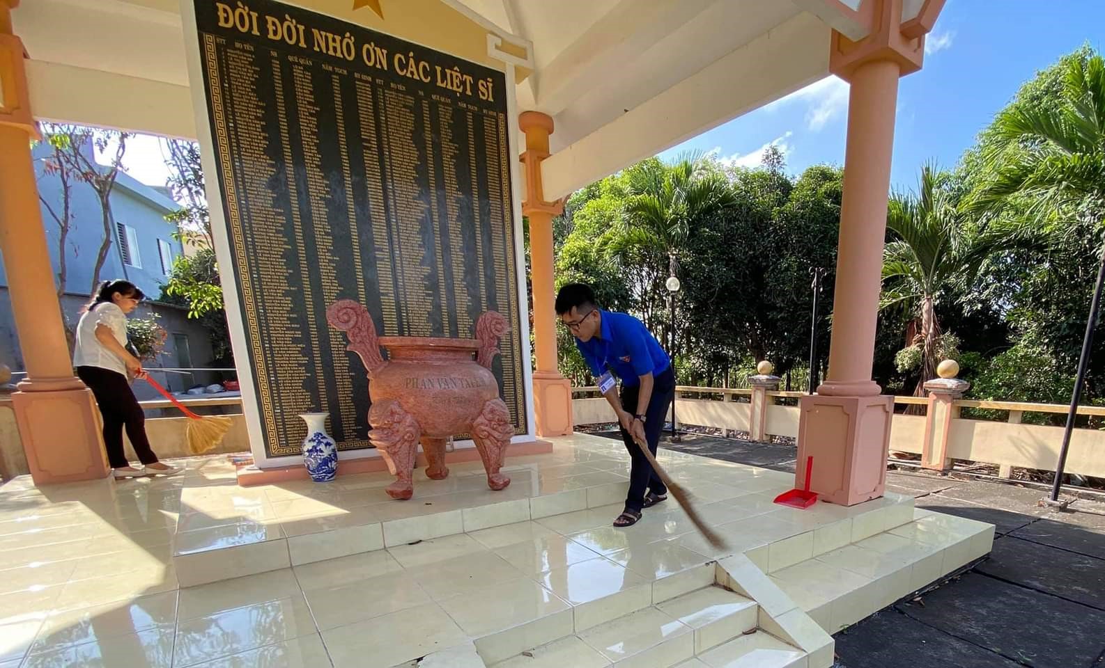 Đoàn viên tham gia các công trình, phần việc bày tỏ lòng biết ơn sâu sắc các anh hùng liệt sĩ đã hy sinh vì nước qua các thời kỳ