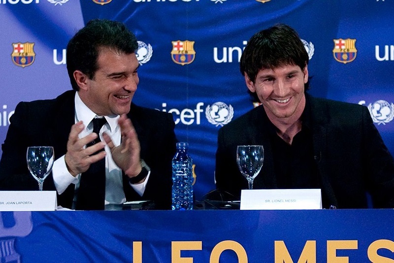Messi giảm 50% lương nếu ở lại Barca, nhưng anh không bị thiệt về tài chính do hợp đồng kéo dài 10 năm