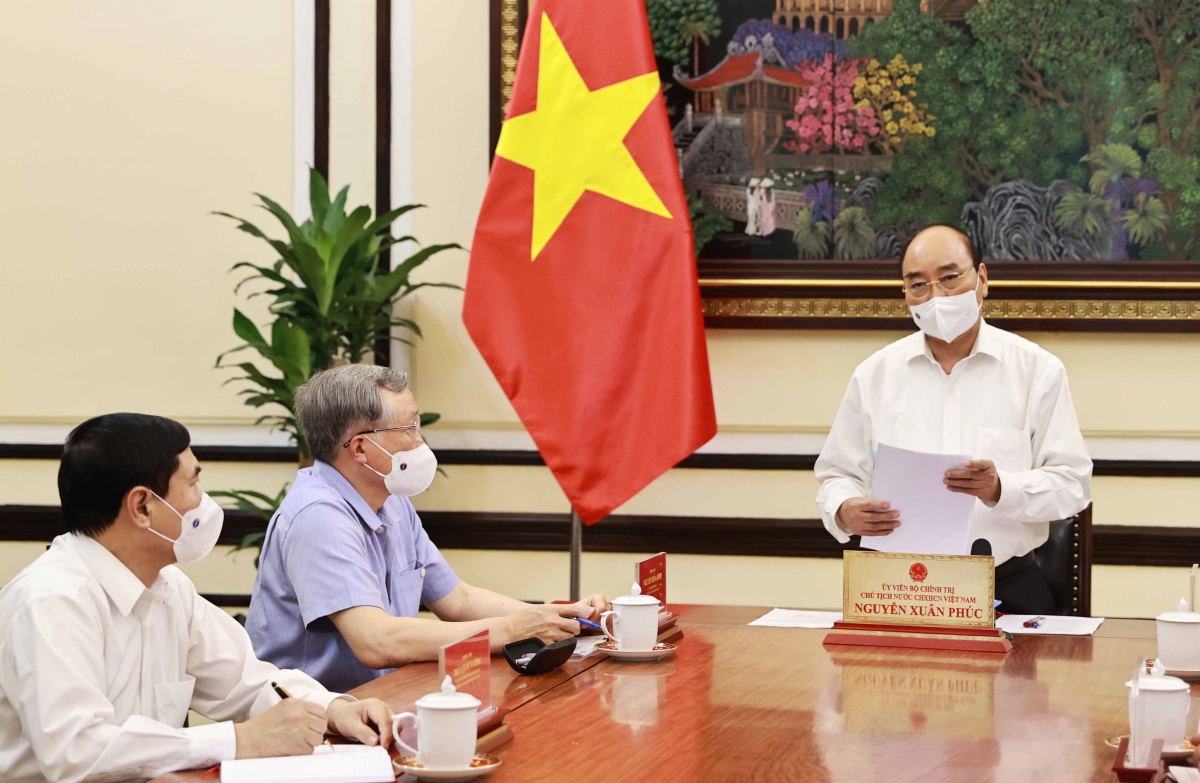 Chủ tịch nước Nguyễn Xuân Phúc chủ trì buổi làm việc.