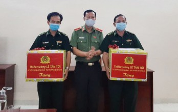 Đoàn Công tác Bộ Công an thăm, tặng quà Đồn Biên phòng Cửa khẩu Mỹ Quý Tây và Mỹ Thạnh Tây