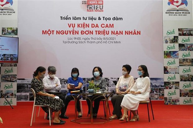 Struggle for justice for Agent Orange victims to continue Some participants in the roundtable talk in HCM City on May 8 (Photo: VNA)