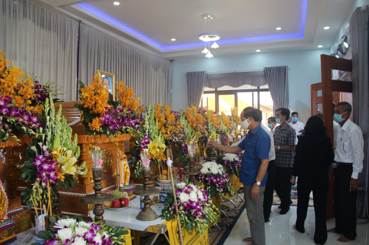 Phó Chủ tịch UBND tỉnh - Phạm Tấn Hòa thăm hỏi gia đình các nạn nhân trong vụ cháy ở TP.HCM