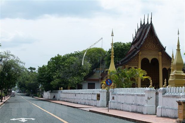 Cảnh vắng vẻ trên đường phố trong thời gian phong tỏa phòng dịch COVID-19 tại Luang Prabang, Lào. (Ảnh: THX/TTXVN)