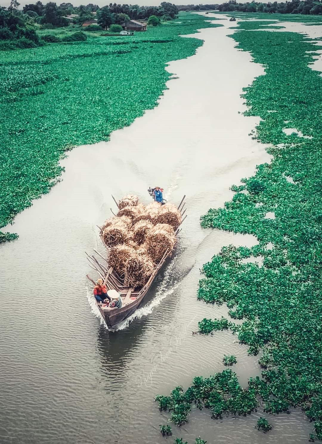 Đam mê lưu giữ hình ảnh quê hương Bộ ảnh quê hương Vĩnh Hưng qua gương chiếu hậu xe. (Ảnh nhân vật cung cấp)