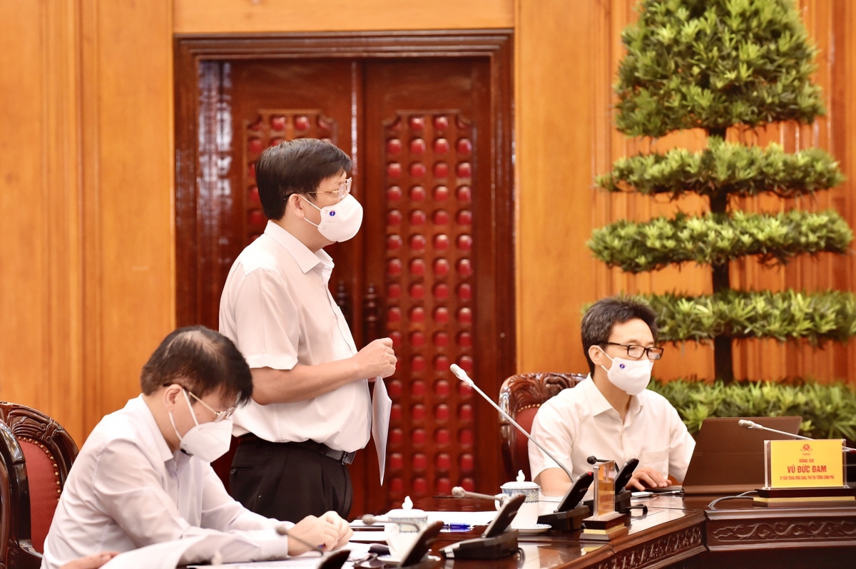 Thủ tướng Phạm Minh Chính: "Thực hiện chiến lược vaccine phòng, chống COVID-19" Bộ trưởng Bộ Y tế Nguyễn Thanh Long cho biết đến ngày 13/5, cả nước đã triển khai tiêm vaccine được hơn 969.000 liều, đạt tỷ lệ 106%.