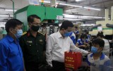 Phó Bí thư Thường trực Tỉnh ủy – Nguyễn Thanh Hải tham gia tặng quà công nhân