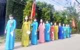 Phụ nữ Long An “mặc áo dài – đeo khẩu trang - đi bầu cử”