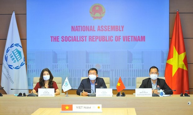 Vietnam attends 142nd IPU Assembly’s plenum, closing session Vietnam's NA delegation attends a plenary session and the closing session of the 142nd International Parliamentary Union Assembly (Photo: VNA)