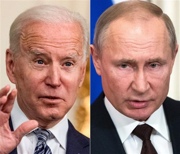 Tổng thống Mỹ Joe Biden (trái) và Tổng thống Nga Vladimir Putin. (Ảnh: AFP/TTXVN)