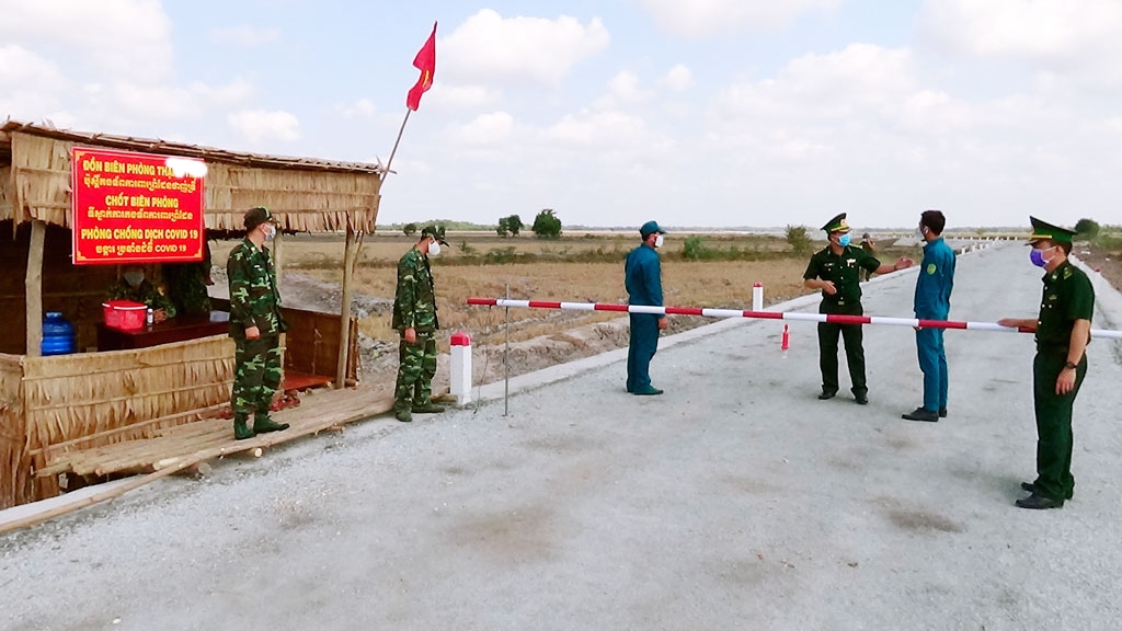 Vượt khó, ngăn dịch từ biên giới Lực lượng biên phòng tuần tra, kiểm soát biên giới