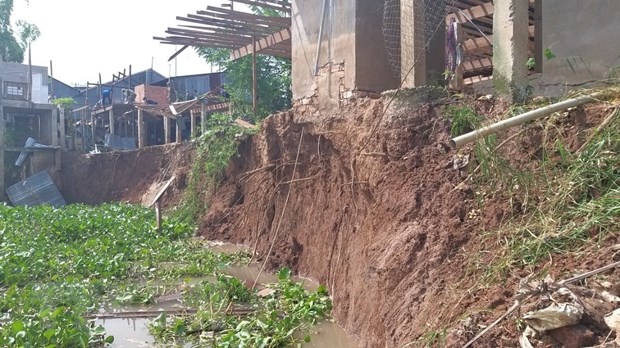 An Giang: Sạt lở tỉnh lộ 946, nhiều căn nhà nguy cơ rơi xuống sông