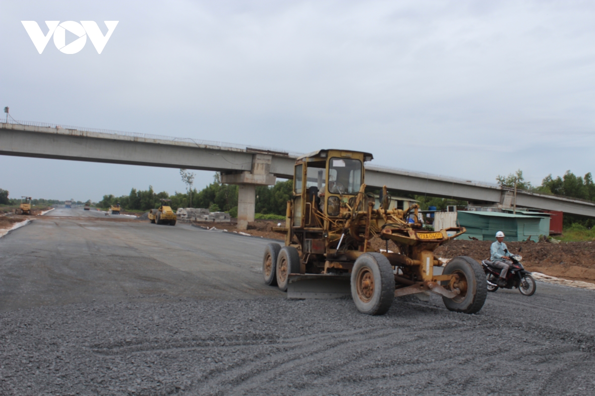 Dự án cao tốc Trung Lương- Mỹ Thuận có nhiều công nhân ngoài tỉnh đến, nguy cơ lây lan dịch bệnh rất cao.