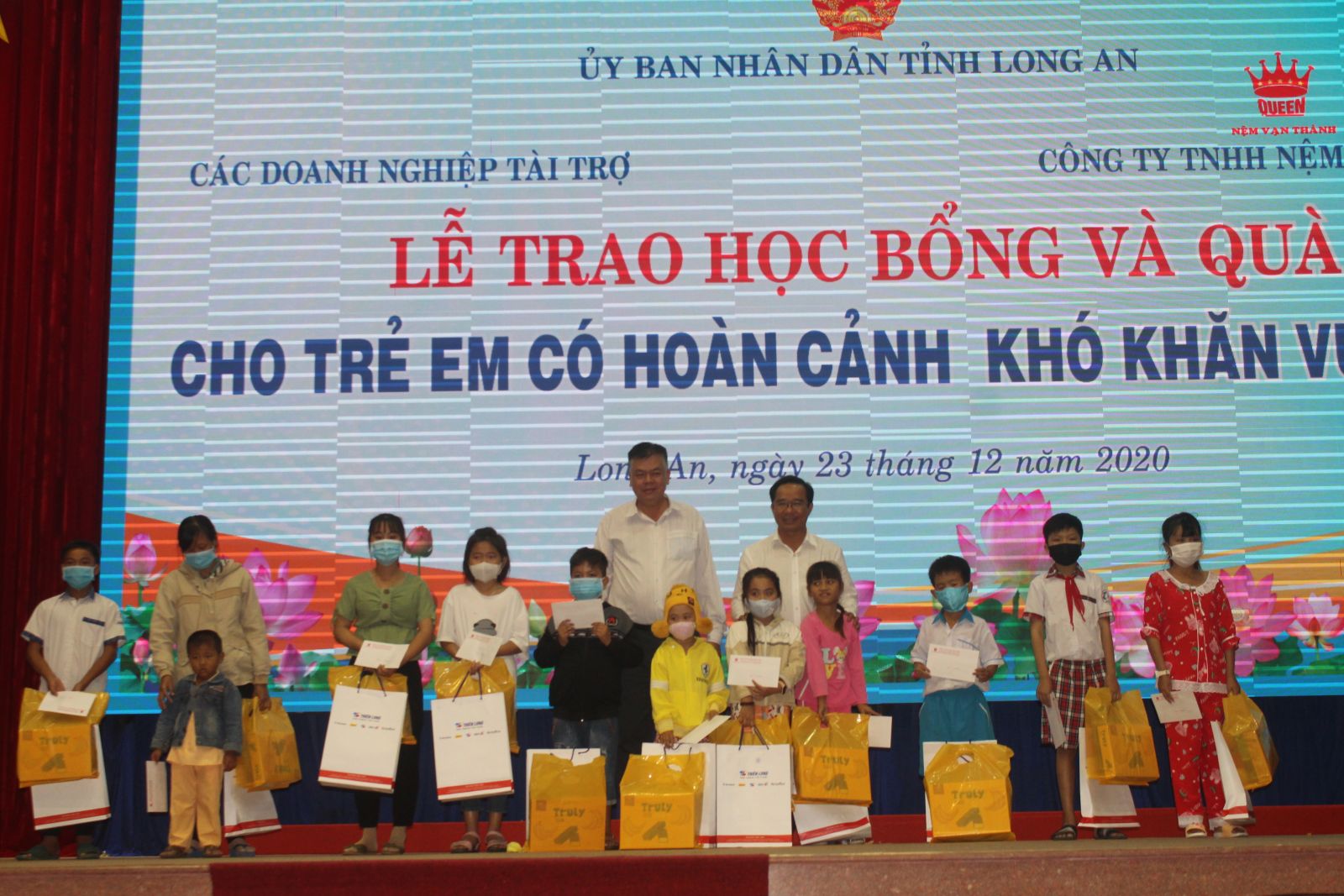 Hàng năm, ngân sách tỉnh xuất 5 tỉ đồng cho công tác chăm sóc và bảo vệ trẻ em, nhất là trẻ em có hoàn cảnh đặc biệt ở vùng sâu, vùng xa và biên giới (Ảnh tư liệu)