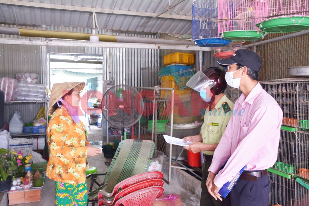 Thạnh Hóa: Nhiều giải pháp chấn chỉnh tình trạng buôn bán động vật tươi sống tại chợ nông sản