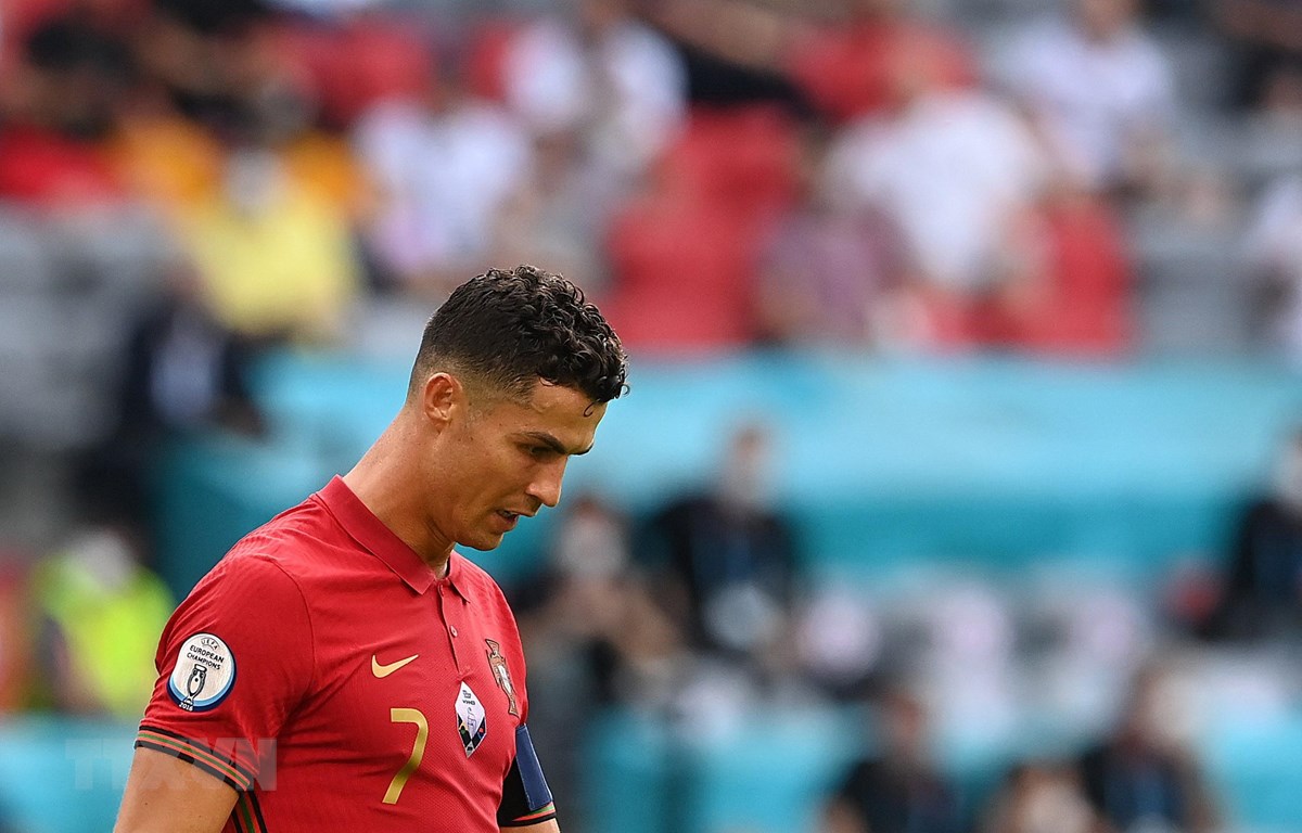 Ronaldo và đồng đội có thể thành cựu vương ngay sau vòng bảng. (Ảnh: AFP/TTXVN)