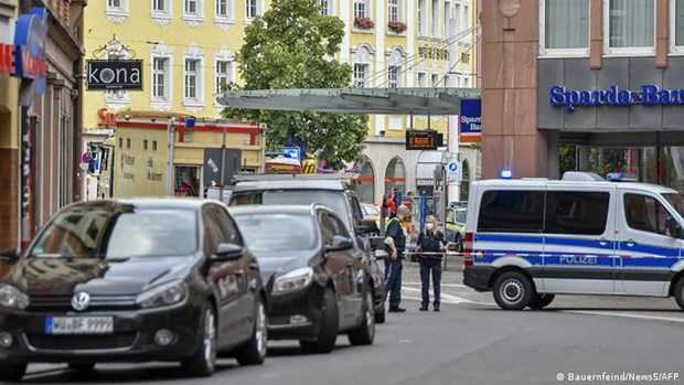 Cảnh sát phong tỏa hiện trường vụ tấn công bằng dao. (Nguồn: AFP)