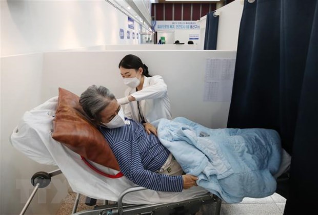 Dịch COVID-19: Nhiều nước ghi nhận số ca nhiễm mới và tử vong tăng vọt