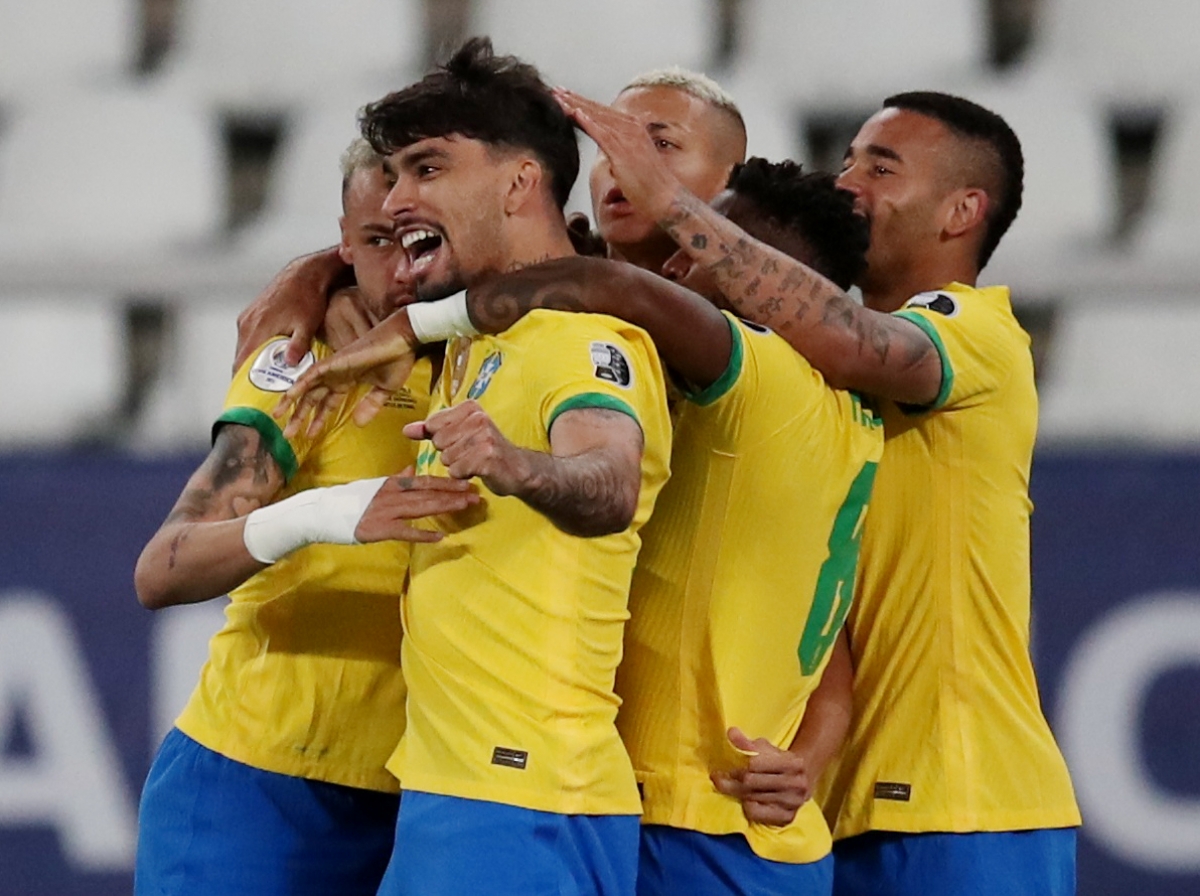 Các cầu thủ Brazil ăn mừng chiến thắng. (Ảnh: Reuters). 