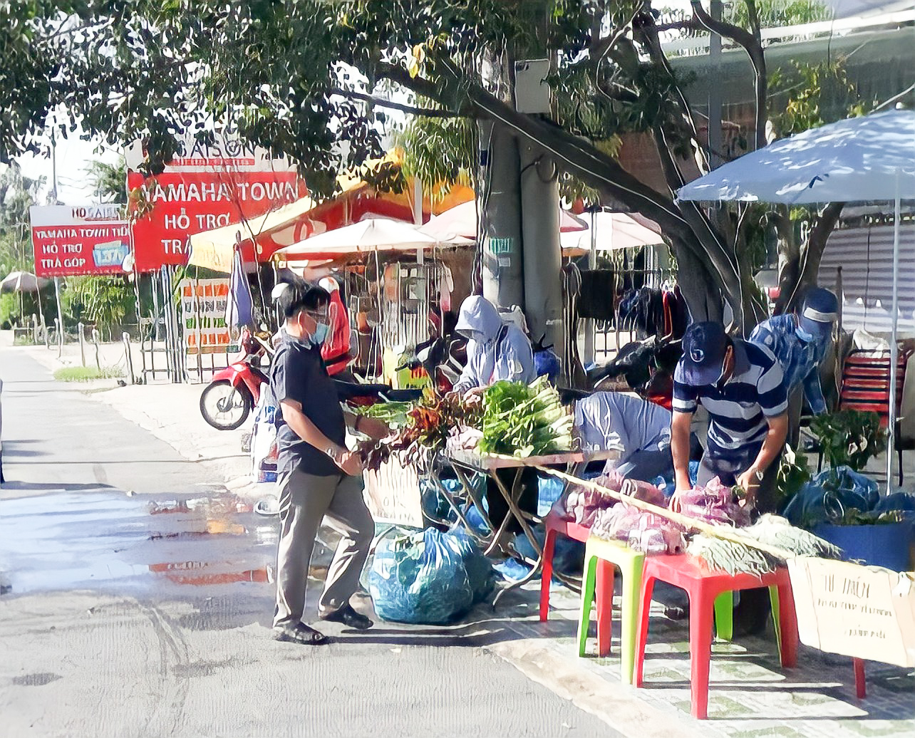 Trung bình mỗi ngày, nhóm anh Triều phục vụ từ 600-700kg rau, củ