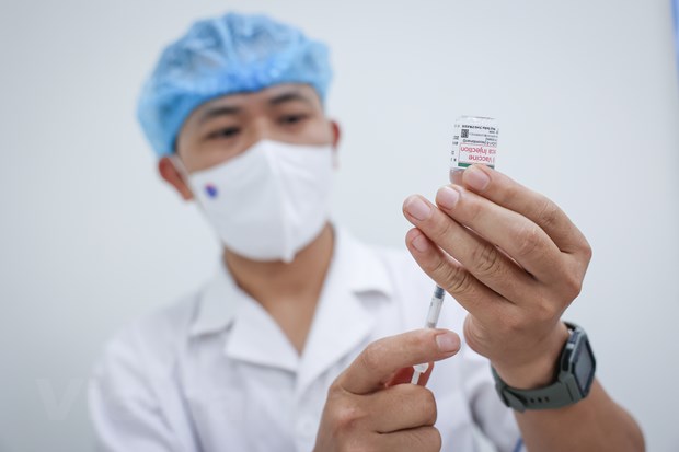 Tiêm vaccine phòng COVID-19 cho các đối tượng. (Ảnh: Minh Sơn/Vietnam+)