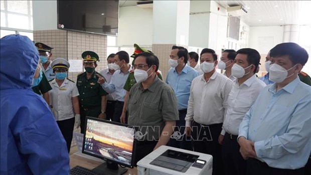 Prime Minister Pham Minh Chinh visits Moc Bai - Tay Ninh border gate (Photo: VNA)