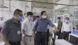 Phó Chủ tịch UBND tỉnh - Nguyễn Minh Lâm kiểm tra công tác thực hiện “3 tại chỗ” của các công ty trên địa bàn Kiến Tường