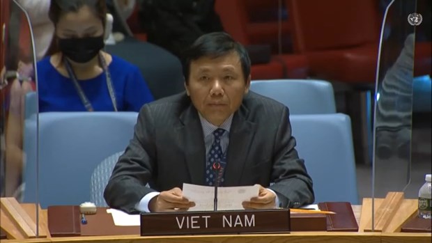 Vietnam calls for protection of humanitarian workers in armed conflicts Ambassador Dang Dinh Quy, Vietnam’s Permanent Representative to the United Nations, speaks at the meeting. (Photo: VNA)