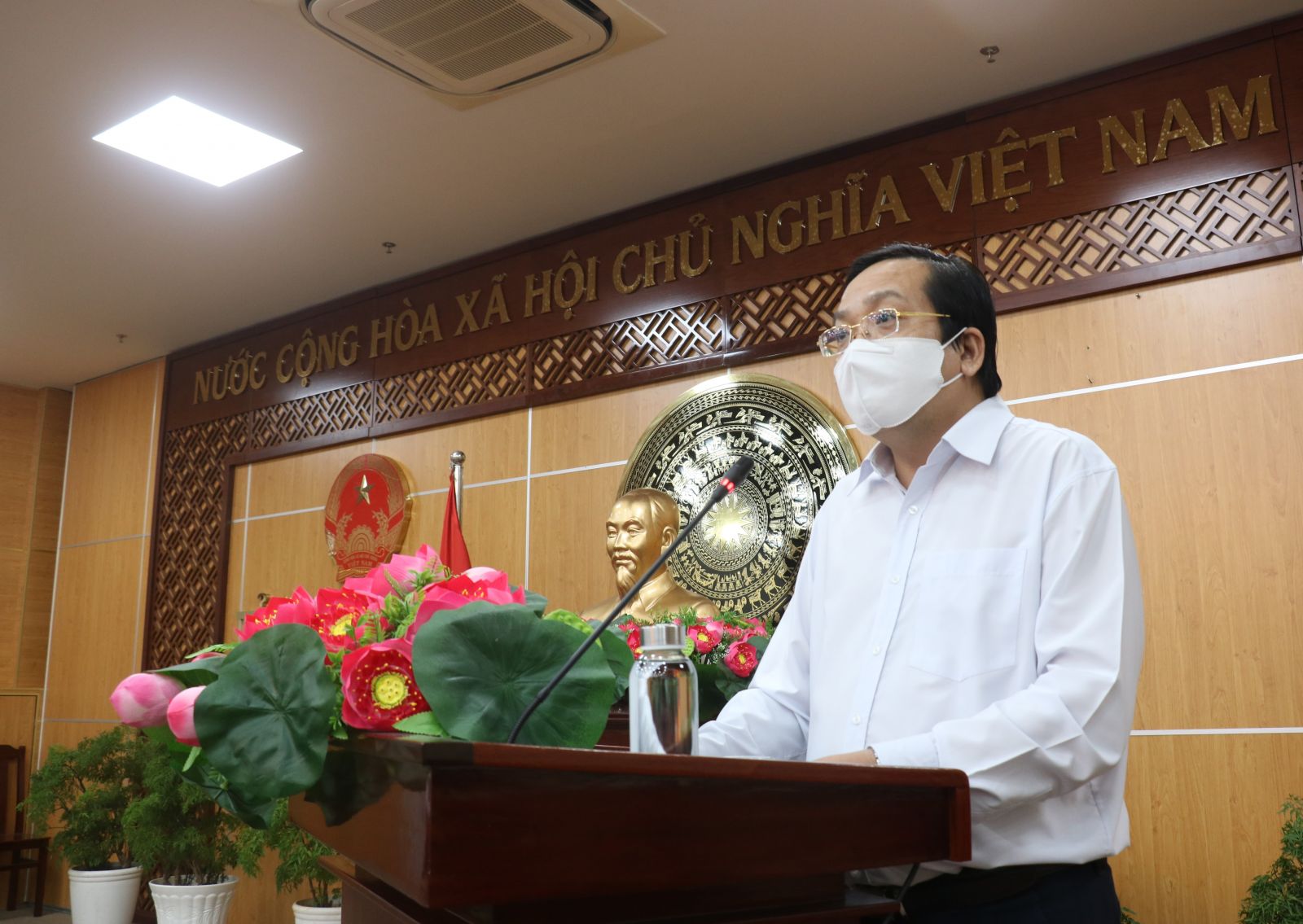 Vice Chairman of the Provincial People's Committee - Nguyen Minh Lam directs to continue efforts and strive to complete State budget revenue in 2021