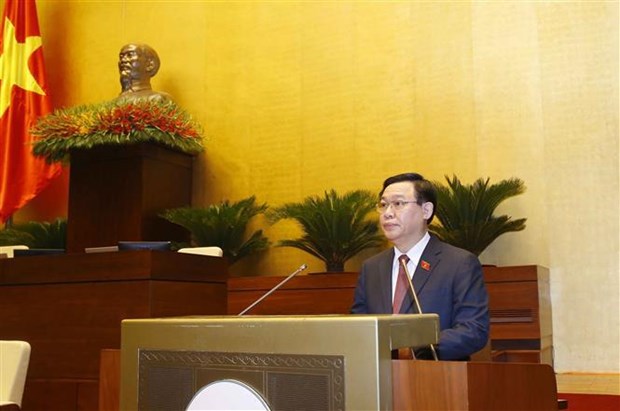 Chairman of the 14th NA Vuong Dinh Hue  speaks at the session. (Photo: VNA)