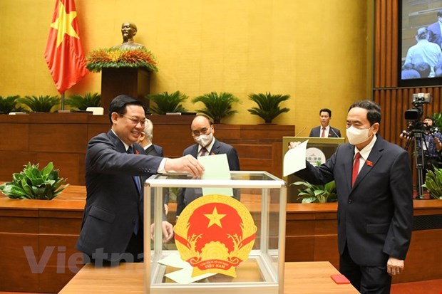 Các đại biểu bỏ phiếu bầu Chủ tịch Quốc hội. (Ảnh: PV/Vietnam+)
