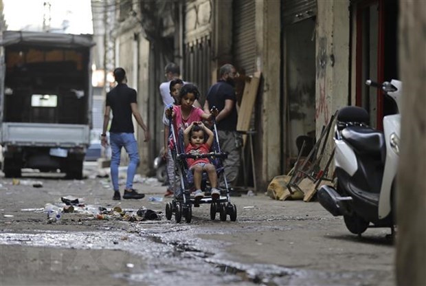 Vietnam calls for establishment of new government in Lebanon Children at Bab al-Tabbaneh, Tripoli city, Lebanon (Photo: AFP/VNA)