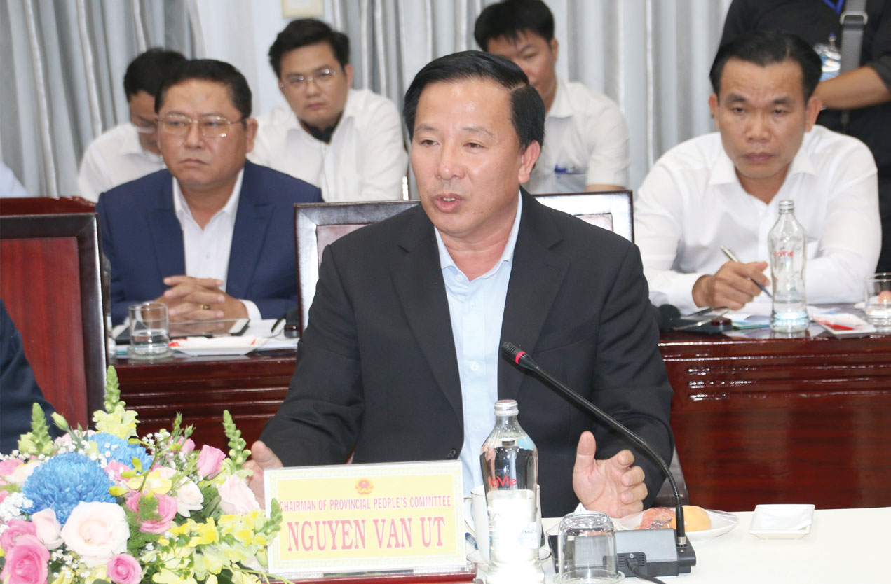 Chủ tịch UBND tỉnh - Nguyễn Văn Út trong buổi gặp gỡ, tiếp xúc nhà đầu tư Hàn Quốc vào tháng 3/2021. (Ảnh tư liệu)