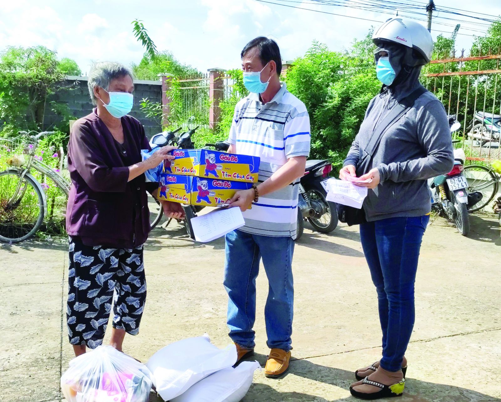 Những kiều bào nặng lòng với quê hương
