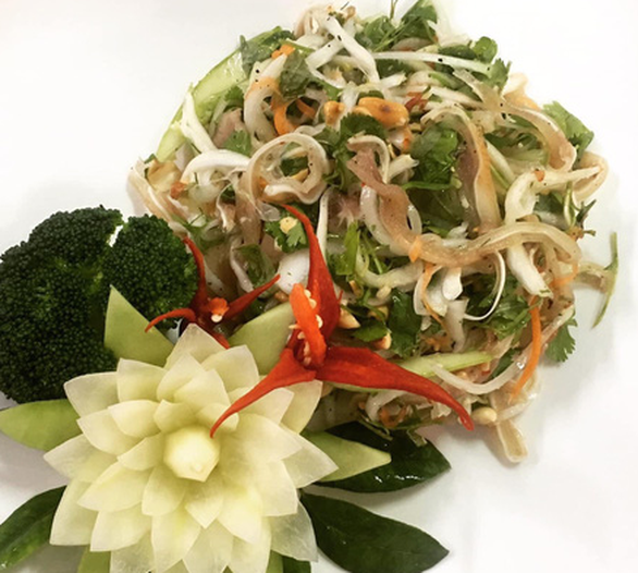 Quà quê của mẹ, nấu gì cũng ngon: Heo trộn thính, canh bầu nấu tôm và tôm rim chua ngọt