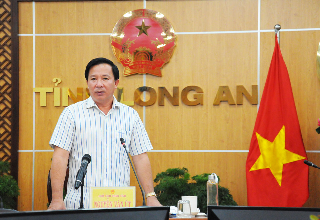 Long An: About 645,000 doses of vaccine to be injected to people in "red zone" Chairman of the Provincial People's Committee - Nguyen Van Ut said that the province's general viewpoints for epidemic prevention and control is how to quickly bring F0 cases out of the community; minimize the infectious cases and death rates