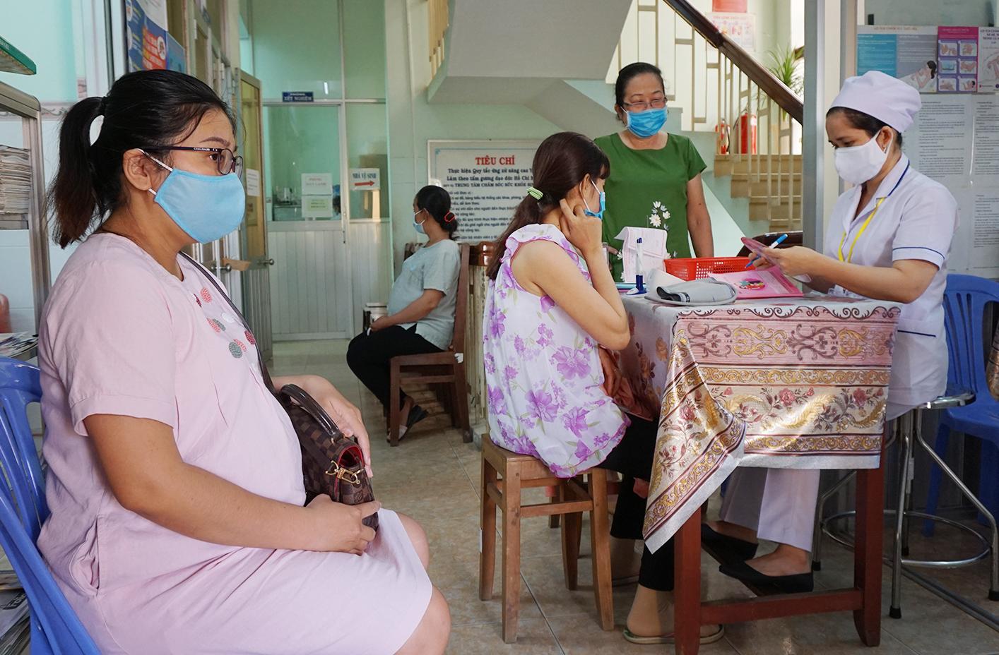 Sàng lọc trước sinh và sơ sinh: Vì những đứa trẻ sinh ra khỏe mạnh Tư vấn thai phụ về tầm quan trọng và ý nghĩa của sàng lọc trước sinh và sơ sinh