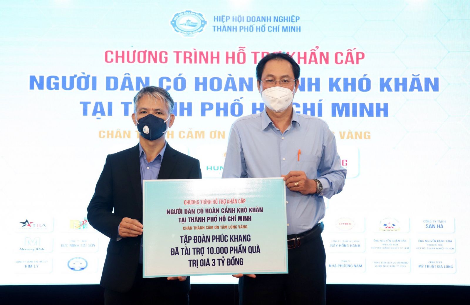 Phúc Khang tặng 10.000 phần quà trị giá 3 tỉ đồng hỗ trợ khẩn cấp người dân có hoàn cảnh khó khăn