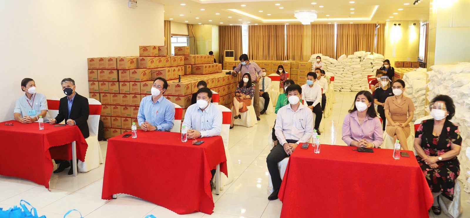 Phúc Khang tặng 10.000 phần quà trị giá 3 tỉ đồng hỗ trợ khẩn cấp người dân có hoàn cảnh khó khăn