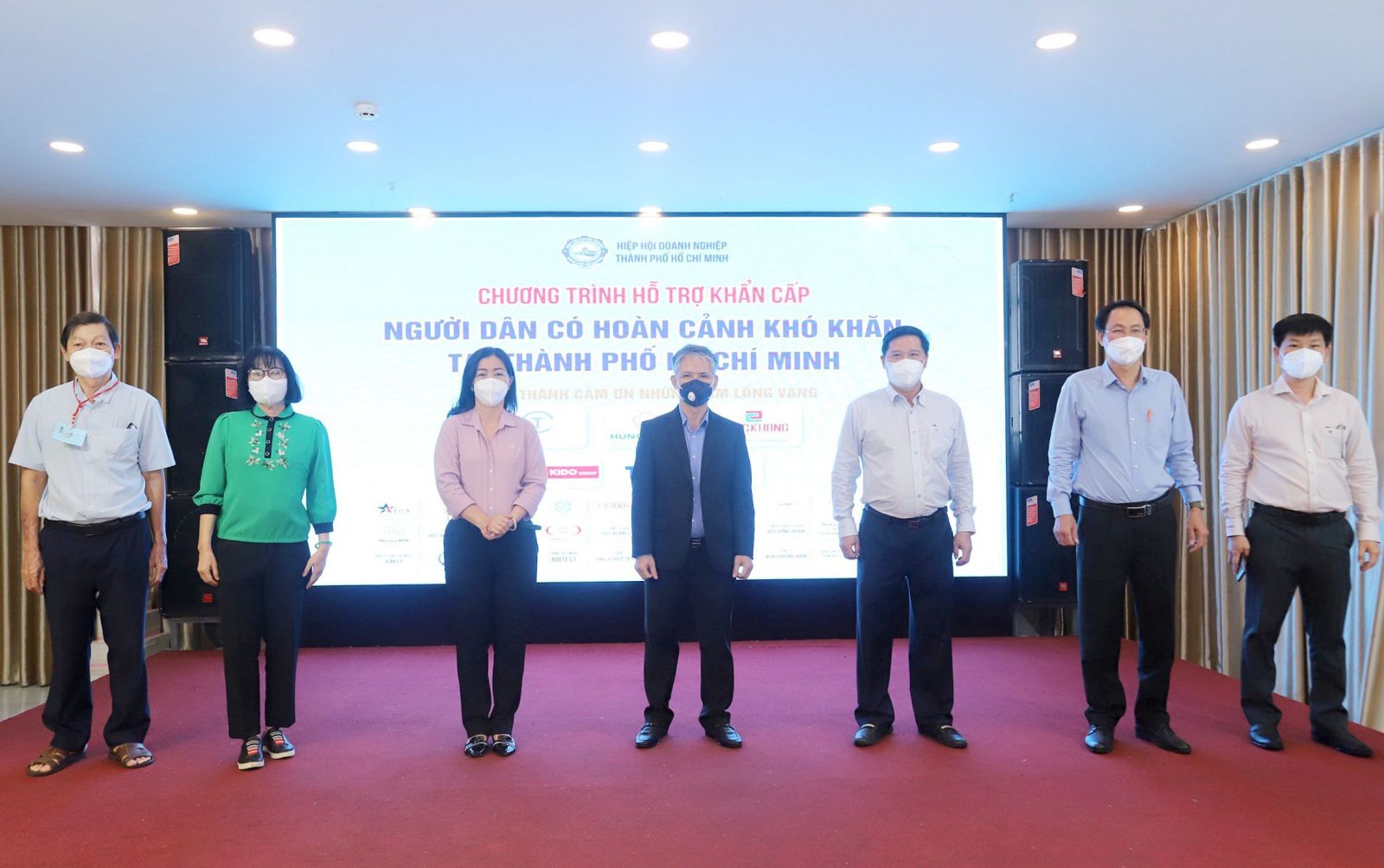 Phúc Khang tặng 10.000 phần quà trị giá 3 tỉ đồng hỗ trợ khẩn cấp người dân có hoàn cảnh khó khăn