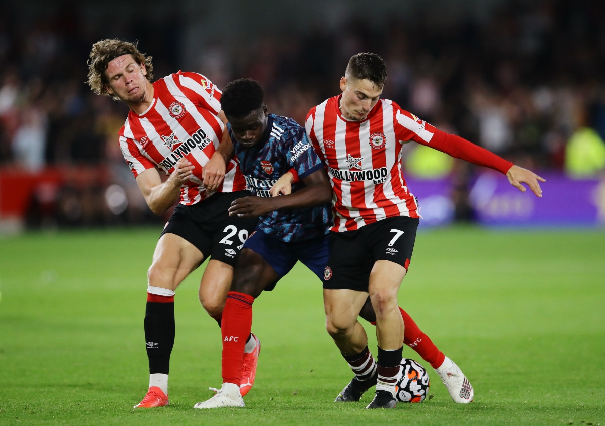 Arsenal thua tan nát Brentford trong trận ra quân Ngoại hạng Anh