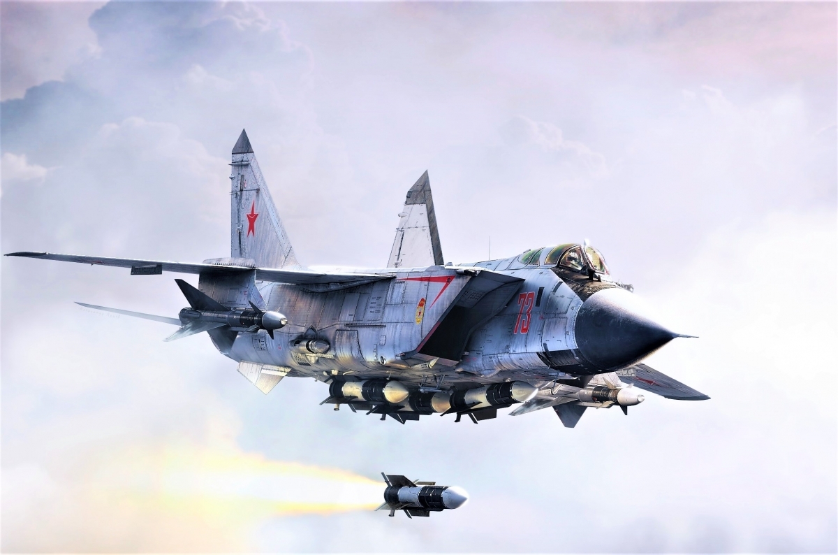 “Sát thủ đánh chặn” MiG-31 khai hỏa. Ảnh: Defence Bangla